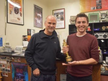 John Nelson and SAC Major Can Ozturk pose with Nelson's Oscar for Visual Effects for Blade Runner 2049